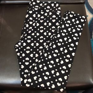Lularoe OS black and cream leggings